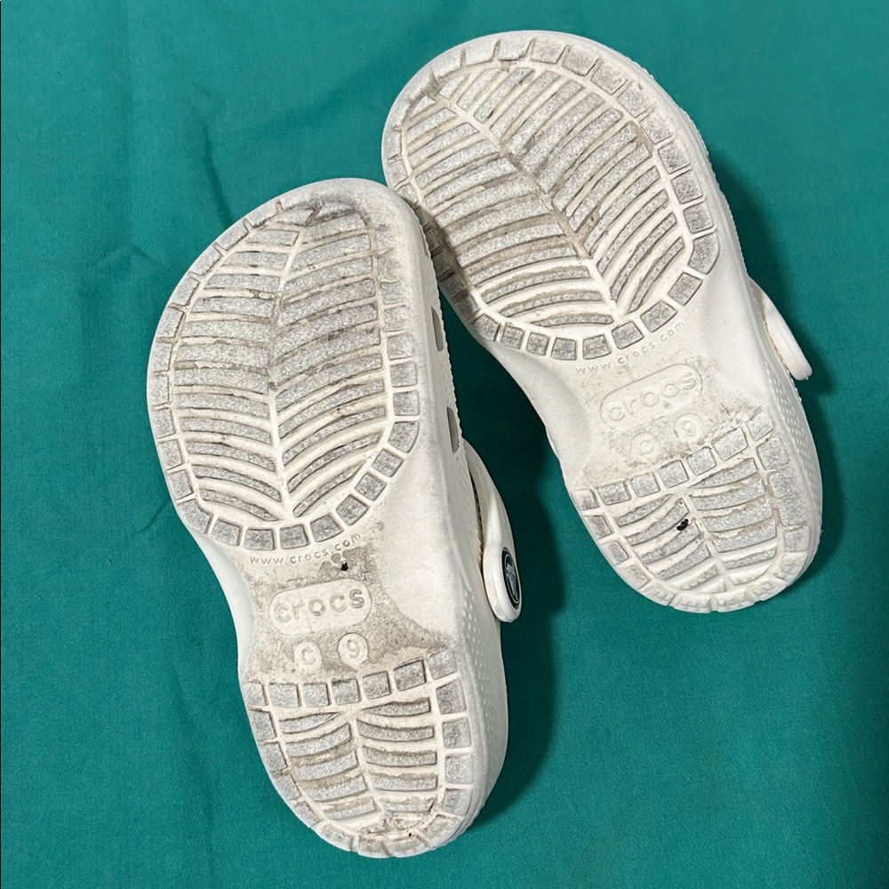 Kids White Clogs Sz: C9 - Picture 7 of 8